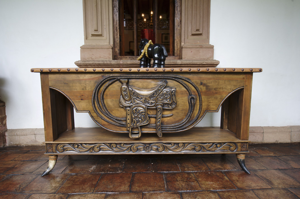 técnicas de tallado y pintura en madera para muebles