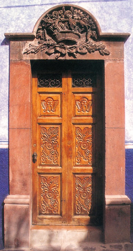 como decorar con muebles coloniales