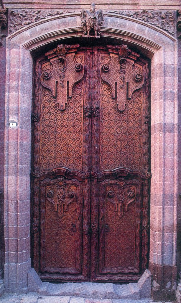 muebles artesanales de madera con estilo colonial